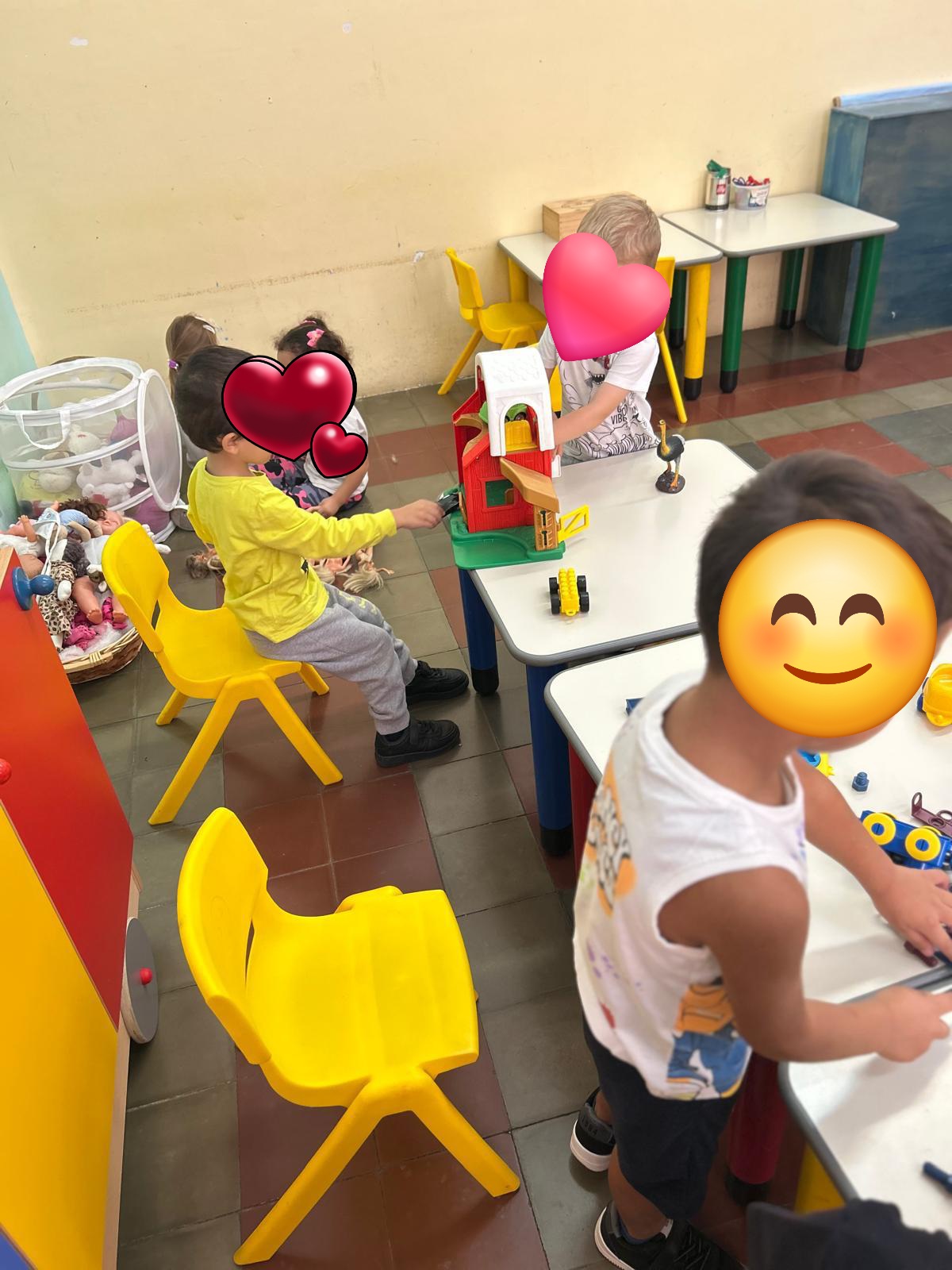PLESSO ECCE HOMO: LA SCUOLA CHE ACCOGLIE CON IL CUORE